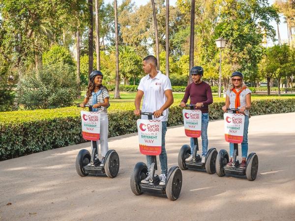 Cyclo Tour: Experiencias Turísticas Sostenibles en Sevilla