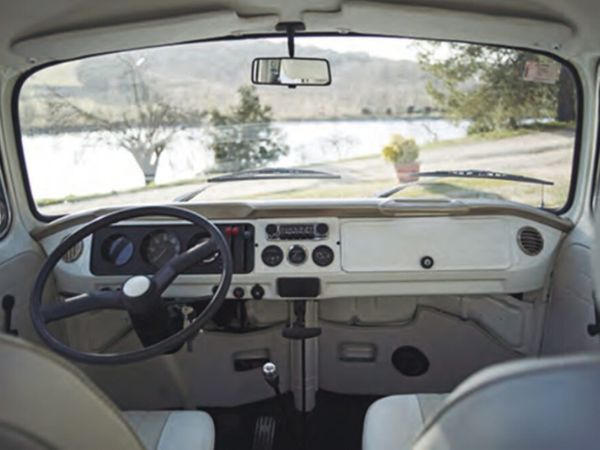 Alquiler de Equipos de Sonido y DJ para Eventos con Lola Van