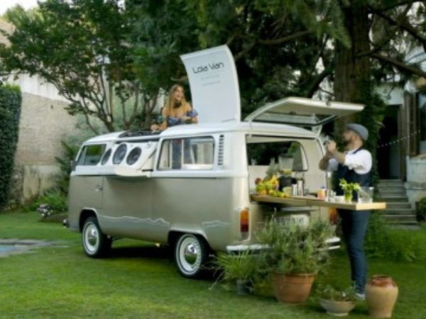 Cabina de DJ Móvil para Eventos en Cataluña con Lola Van